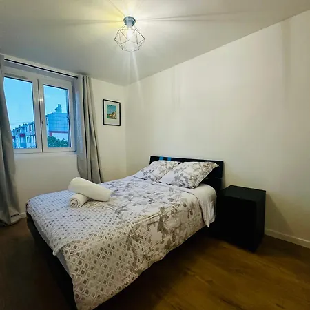 Spacious For 7 People Near La Defense Nanterre