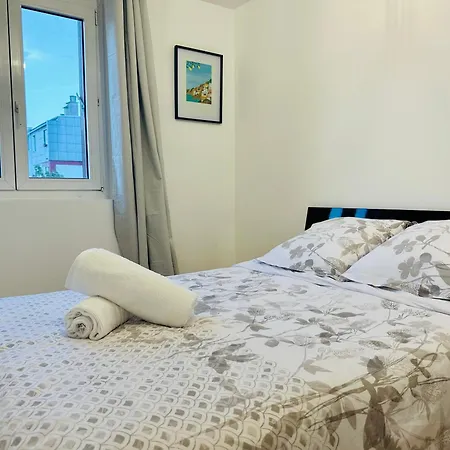Spacious For 7 People Near La Defense Nanterre