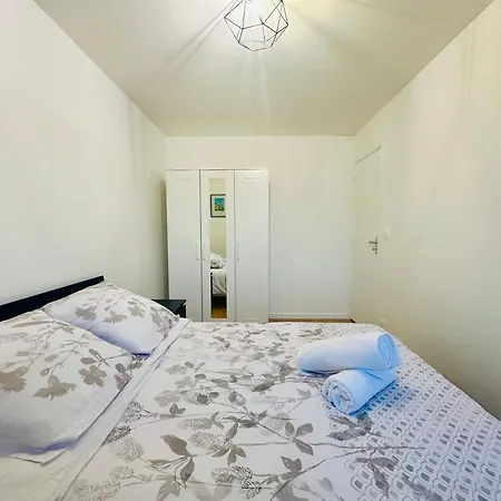 Spacious For 7 People Near La Defense
