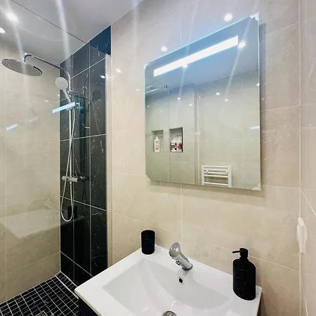 Spacious For 7 People Near La Defense Apartment Nanterre